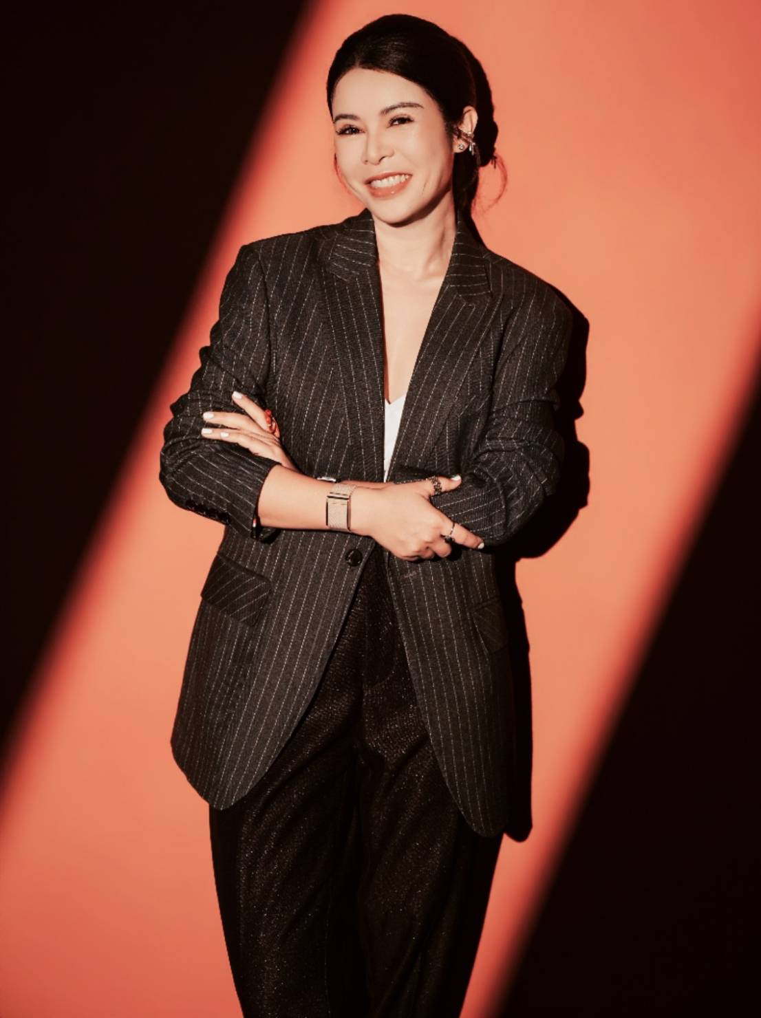 ภาพพอร์ตเทรตของ Hongsupa Sodjantuk ผู้ก่อตั้งและครีเอทีฟไดเรกเตอร์ของ HONGHAUS STYLING